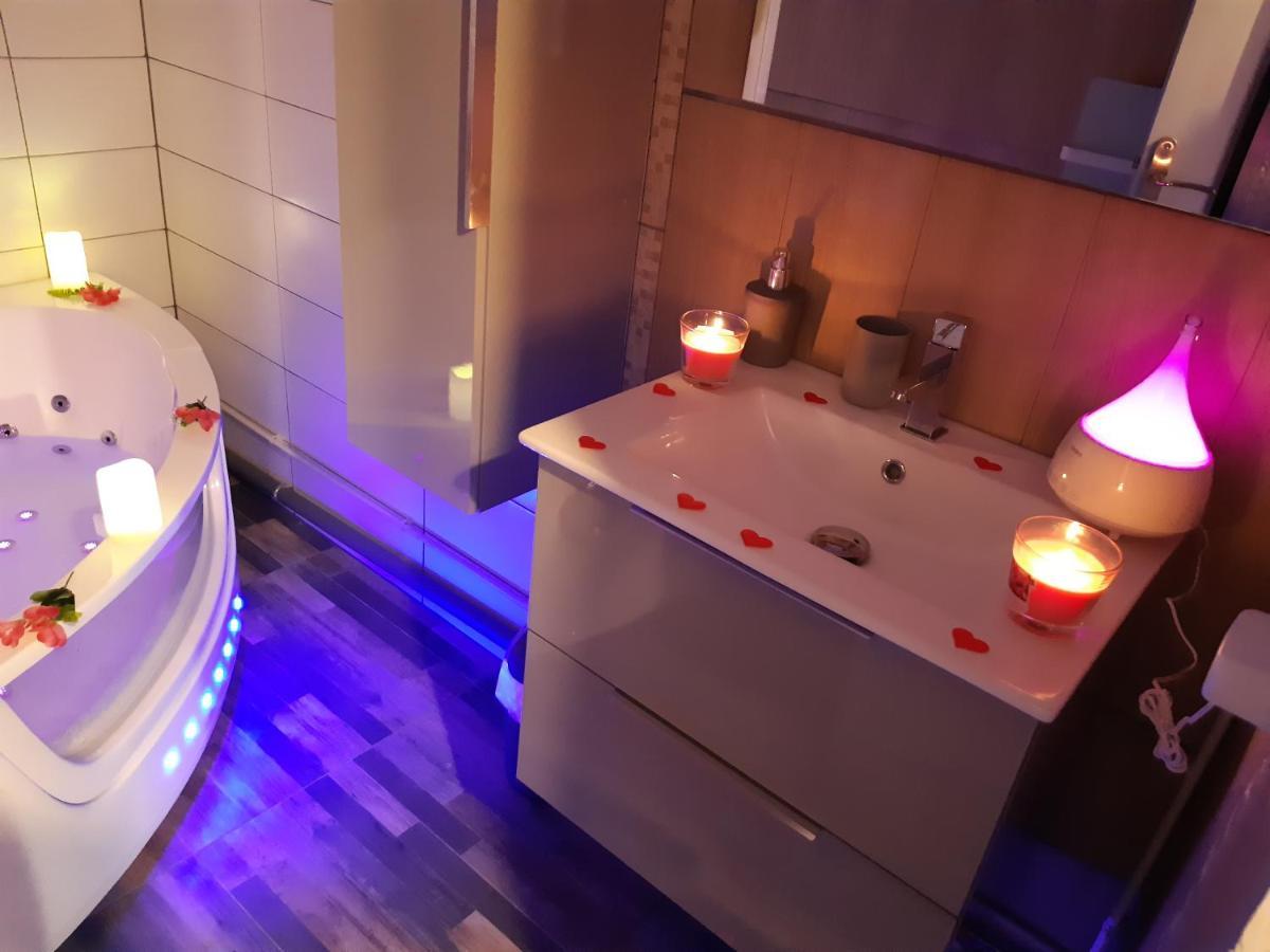 Luxe Sauna Privatif Et Grand Bain Jacuzzi A Deux A Biscarosse Plage Pour Nuit Romantique Avec Decoration Led Et Bougies Біскарросс Екстер'єр фото
