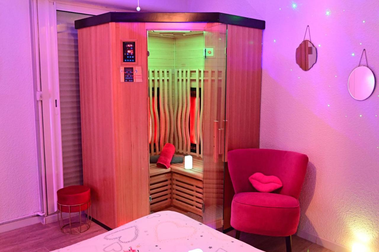 Luxe Sauna Privatif Et Grand Bain Jacuzzi A Deux A Biscarosse Plage Pour Nuit Romantique Avec Decoration Led Et Bougies Біскарросс Екстер'єр фото