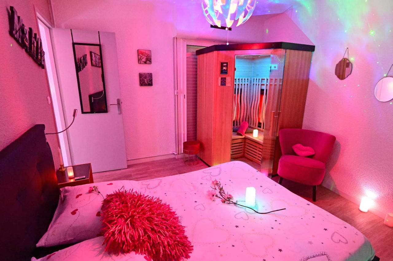 Luxe Sauna Privatif Et Grand Bain Jacuzzi A Deux A Biscarosse Plage Pour Nuit Romantique Avec Decoration Led Et Bougies Біскарросс Екстер'єр фото