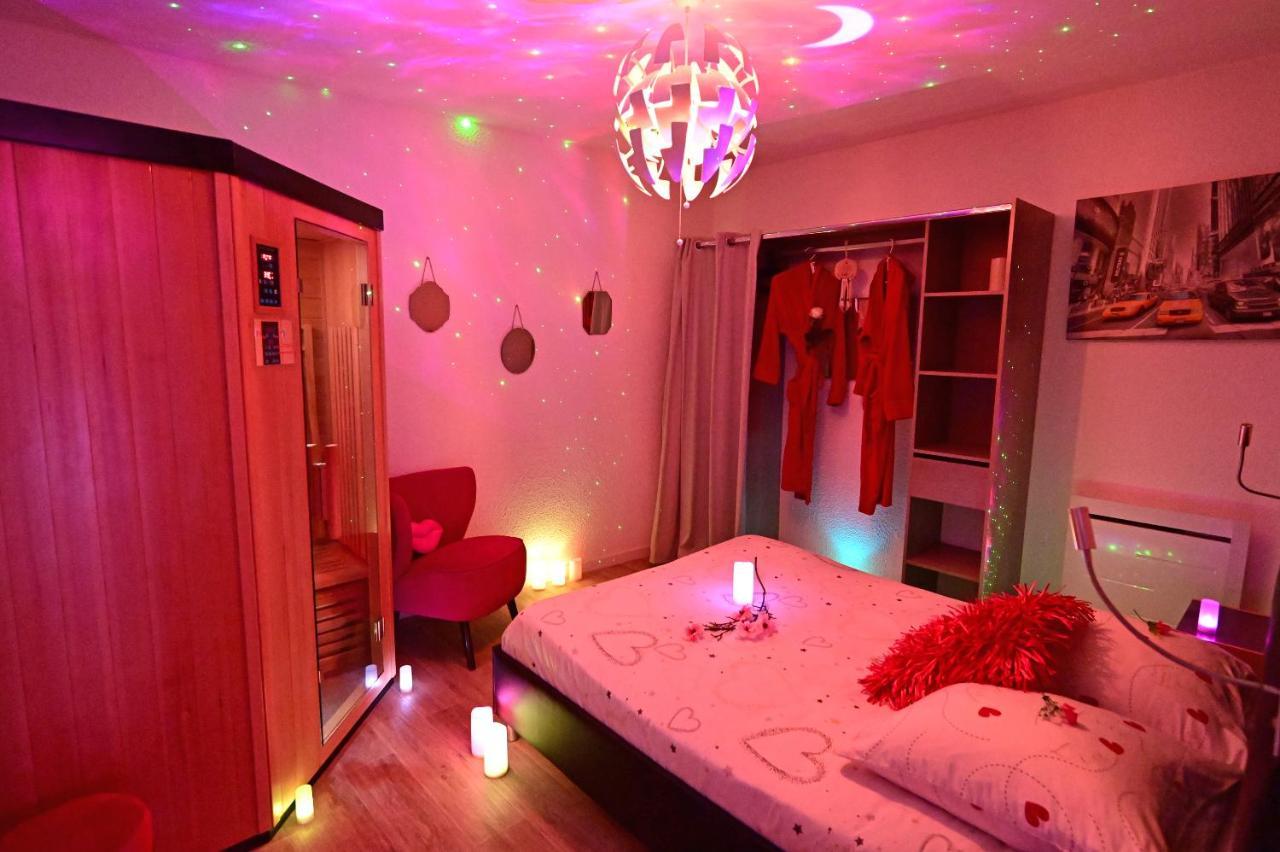Luxe Sauna Privatif Et Grand Bain Jacuzzi A Deux A Biscarosse Plage Pour Nuit Romantique Avec Decoration Led Et Bougies Біскарросс Екстер'єр фото